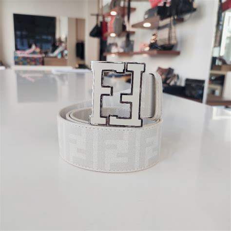 cintura fendi bianca